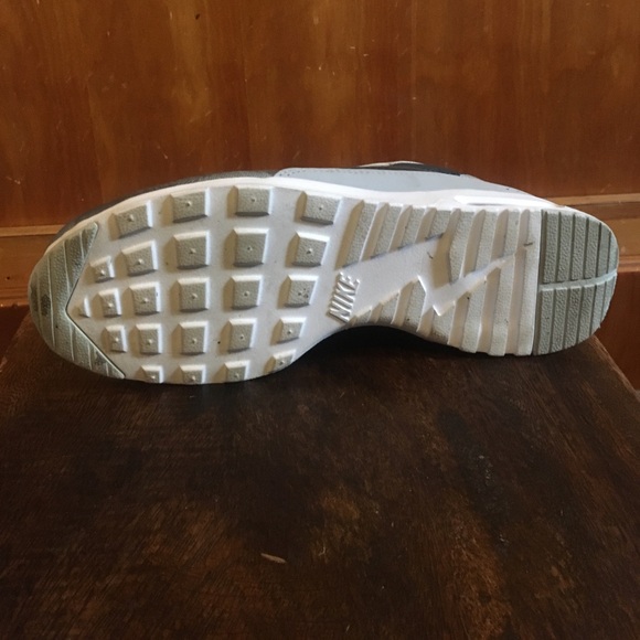 🫧Gently Loved🫧 Monochrome Nike Air Max Theta 🤍🖤 - Picture 2 of 3